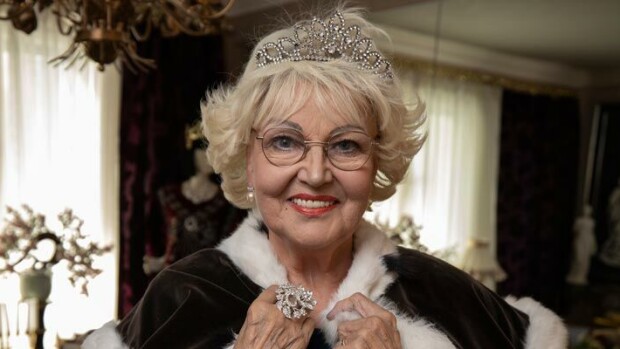 ”Tylsä missi ei kiinnosta!” Missilegenda Virpi Miettinen eli kuten ajatteli: ”Heittäydyin täysillä jet set-elämään!” Virpi Miettinen on vuoden 1965 Miss Suomi.