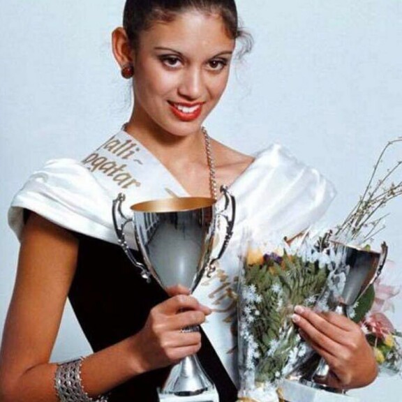 Jasmin oli 14-vuotias voittaessaan Suomen mallikuningatar -kilpailun vuonna 1996. Jasmin oli 14-vuotias voittaessaan Suomen mallikuningatar -kilpailun vuonna 1996.