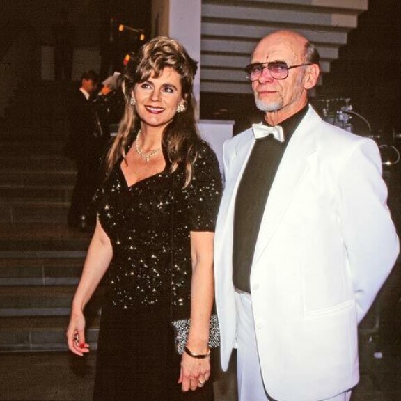 Riitta seurusteli viihdemoguli Pertti 'Spede' Pasasen kanssa 1982-1993. Riitta seurusteli viihdemoguli Pertti 'Spede' Pasasen kanssa 1982-1993.