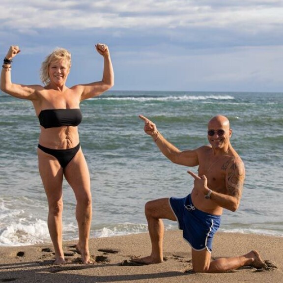 Mikä mieletön muutos! Johanna Karjunen kiinteytyi ja kutistui avomiehensä, personal trainer Giuseppe Mennillon opein. Peppe on missirakkaastaan syystäkin ylpeä. Mikä mieletön muutos! Johanna Karjunen kiinteytyi ja kutistui avomiehensä, personal trainer Giuseppe Mennillon opein. Peppe on missirakkaastaan syystäkin ylpeä.