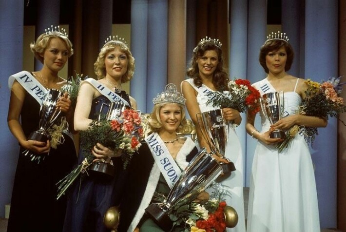 Riita jäi Miss Suomi 1976 -kisassa yllättäen toiseksi, kun Suvi Lukkarinen kruunattiin voittajaksi. Toinen perintöprinsessa oli Maarit Leso.