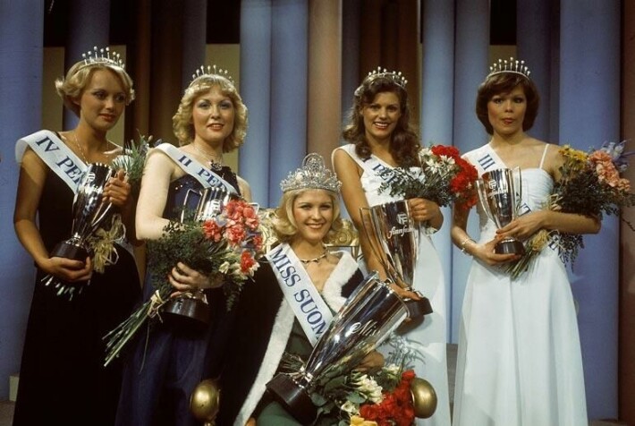 Riita jäi Miss Suomi 1976 -kisassa yllättäen toiseksi, kun Suvi Lukkarinen kruunattiin voittajaksi. Toinen perintöprinsessa oli Maarit Leso. Riita jäi Miss Suomi 1976 -kisassa yllättäen toiseksi, kun Suvi Lukkarinen kruunattiin voittajaksi. Toinen perintöprinsessa oli Maarit Leso.