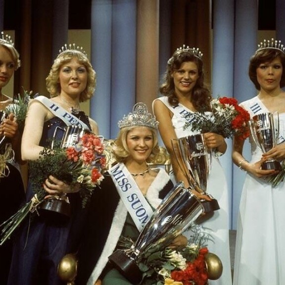 Riita jäi Miss Suomi 1976 -kisassa yllättäen toiseksi, kun Suvi Lukkarinen kruunattiin voittajaksi. Toinen perintöprinsessa oli Maarit Leso. Riita jäi Miss Suomi 1976 -kisassa yllättäen toiseksi, kun Suvi Lukkarinen kruunattiin voittajaksi. Toinen perintöprinsessa oli Maarit Leso.