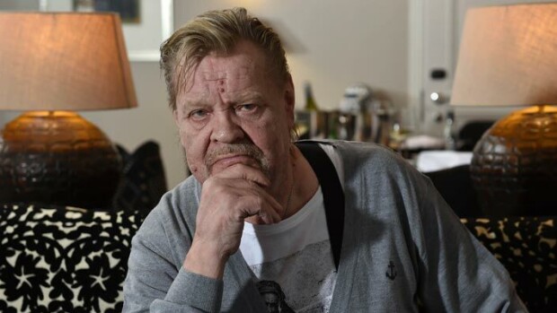 Vesa-Matti Loiri joutui pakenemaan kotoaan – syynä vuosien rikollispiina! Vesku Loiri joutui muuttamaan kotoaan.