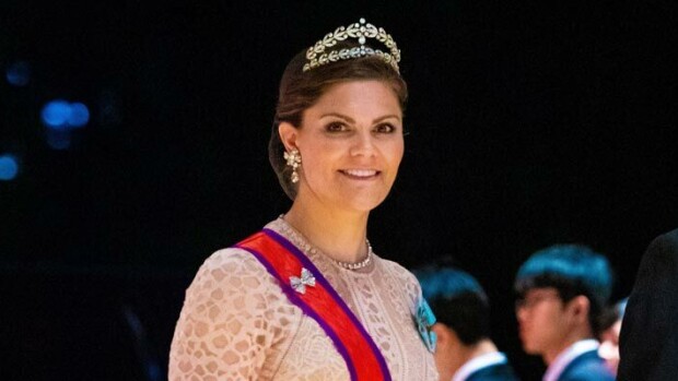 Kruununprinsessa Victorian asu herätti pahennusta – kuva! Victoria pukeutui tekoturkkiin.
