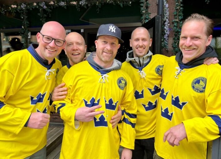 Heja Sverige! Ruotsalaisilla lätkäfaneilla on hyvä meininki Tampereen Hämeenkadulla. Heja Sverige! Ruotsalaisilla lätkäfaneilla on hyvä meininki Tampereen Hämeenkadulla.