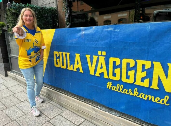 Matkalla MM-kultaan. Ruotsalaisfanien järjestelyvastaava Jessica Lööw uskoo Tre Kronorin mestaruuteen.