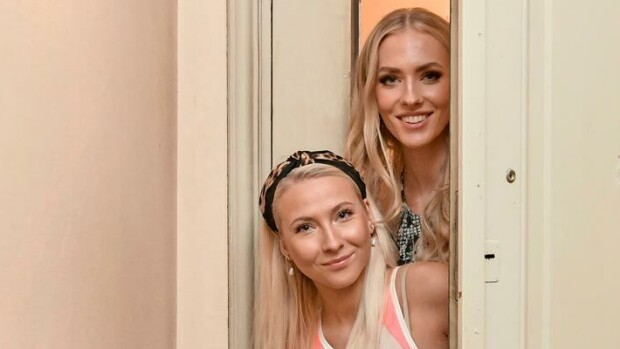 Härskejä ehdotuksia! Missikaunottaret Anni Harjunpää ja Sonja Länsivuori etsivät kimppakämppää Facebookissa! Anni Harjunpää ja Sonja Länsivuori saivat härskejä ilmoituksia.