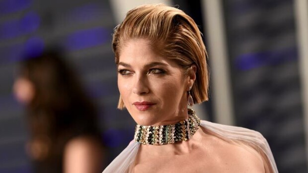 Hollywood-kaunotar Selma Blair epäili MS-oireita masennukseksi: Pelkäsin ihmisten uskovan minun olevan humalassa! Selma Blair kertoo MS-taudistaan.