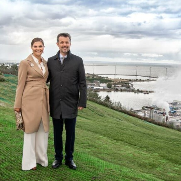 ”Olemme samaa perhettä!” Tanskan ja Ruotsin kuninkaalliset viettivät yhteistä vapaa-aikaa Kööpenhaminassa – kuva! Victoria ja Frederik.