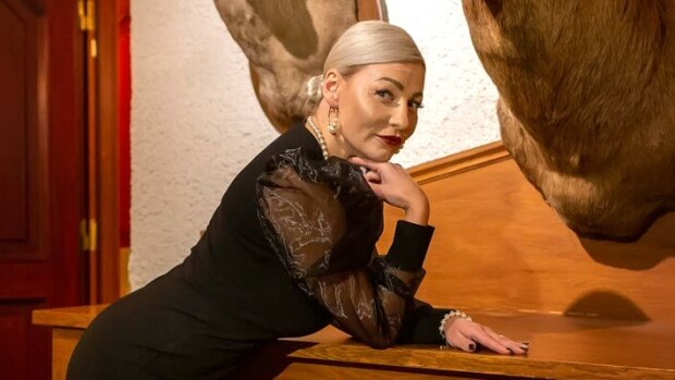 Povipommin mitta tuli täyteen! Marika Fingerroosin, 40, tyrmäävät Instagram-kuvat villitsevät miehiä - ex-salarakkaalle tykitetään häpeilemättä peniskuvia: ”Ei niitä loputtomasti jaksa katsella” Marika Fingerroos saa peniksen kuvia.