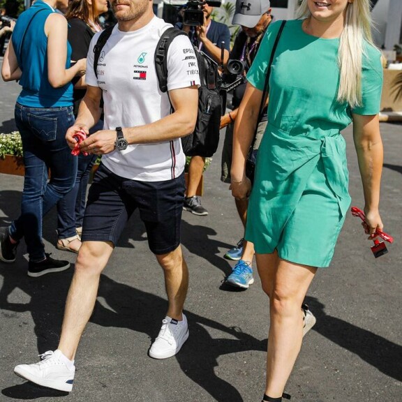 Emilia on ollut tuttu näky formulavarikoilla. Hänen tyyliään ja kauneutta ylistettiin lehdistössä joka puolella maailmaa. Emilia on ollut tuttu näky formulavarikoilla. Hänen tyyliään ja kauneutta ylistettiin lehdistössä joka puolella maailmaa.