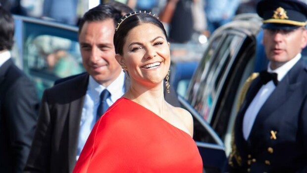 Vuosittain 54 lahjaa! Kruununprinsessa Victorialla on 18 kummilasta – tuoreimman henkilöllisyys salattiin! Victorialla on monta kummilasta.