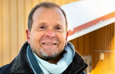 Keikkalavoille palaavan Hassisen koneen Jussi Kinnunen hylkäsi muusikon identiteetin – ”Jätin koko musabisneksen ja tein todella ison duunin itseni kanssa!”