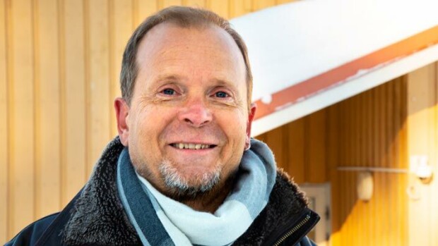 Keikkalavoille palaavan Hassisen koneen Jussi Kinnunen hylkäsi muusikon identiteetin – ”Jätin koko musabisneksen ja tein todella ison duunin itseni kanssa!” Jussi Kinnunen palaa lavoille Hassisen koneen kanssa.