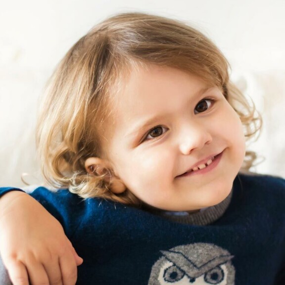 …ja Carl Philipin ja Sofian esikoispojan Alexanderin kummitäti. Alexander kutsuu Vickania extramammaksi. …ja Carl Philipin ja Sofian esikoispojan Alexanderin kummitäti. Alexander kutsuu Vickania extramammaksi.