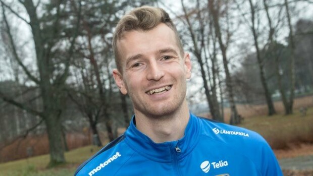Huuhkajien historiallisen EM-tempun takuumies Lukas Hradecky Suomen nousevasta jalkapallobuumista: ”Kohta täytyy laittaa tekoviikset!” Lukas Hradecky viettää joulun synnyinmaassaan.
