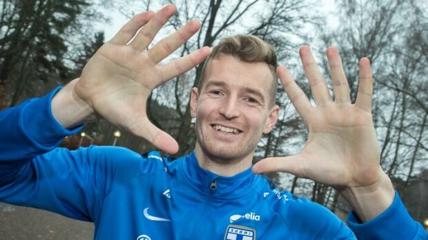 Suuri oluen ystävä! Huuhkajien tähtivahti Lukas Hradecky on todellinen kaljakassari – ”Rakkauteni olueen periytyy isältäni!” Lukas Hradecky nauttii oluesta.