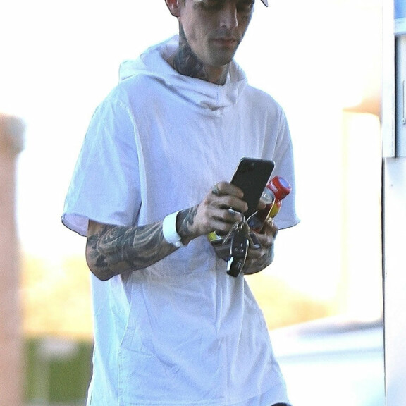 Sokkikuvat! Ongelmien kanssa kamppaileva Aaron Carter kuihdutti itsensä sairaalakuntoon - pop-tähti painaa enää vain 50 kiloa! Aaron Carter