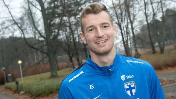 Tekeekö Suomi tänään uskomatonta jalkapallohistoriaa? Huuhkajien tähtimaalivahti Lukas Hradecky tuhannen täpinöissään: ”Olen odottanut tätä koko elämäni” Lukas Hradecky.