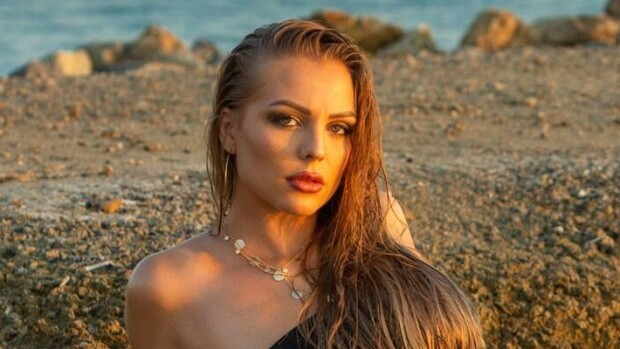 Playboy-kuvan kaksi versiota! Erika Helin lisäsi itsestään someen sensuroidun version - kuvaaja täysin sensuroimattoman! erika helin