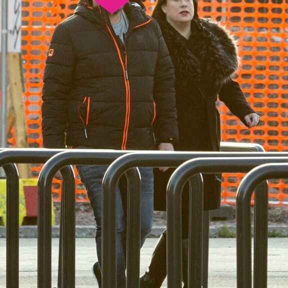 Seiskan paparazzi bongasi hiljattain mysteerimiehen ja Niinan helsinkiläisestä kauppakeskuksesta. Niina Kuhta & mysteerimies.