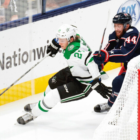 Hintzistä on tullut kullanarvoinen pelaaja Dallas Starsille. Se tulee varmuudella näkymään myös tilinauhassa. Hintzistä on tullut kullanarvoinen pelaaja Dallas Starsille. Se tulee varmuudella näkymään myös tilinauhassa.