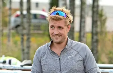 Stefan Therman riehui festareilla uusi rakas kainalossaan – ilta päättyi riitelyyn: kuvat