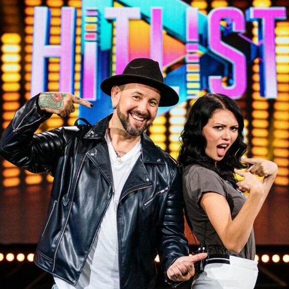 Shirly ja Esko juontavat perjantaina Maikkarilla klo 20.00 alkavaa uutta maailmalla megasuosittua Hitlist-musavisaa. Shirly ja Esko juontavat perjantaina Maikkarilla klo 20.00 alkavaa uutta maailmalla megasuosittua Hitlist-musavisaa.