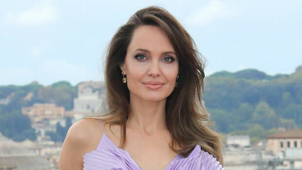 Angelina Jolien uusi kuva loksauttaa leuat: poseerasi alasti – katso! Angelina Jolie