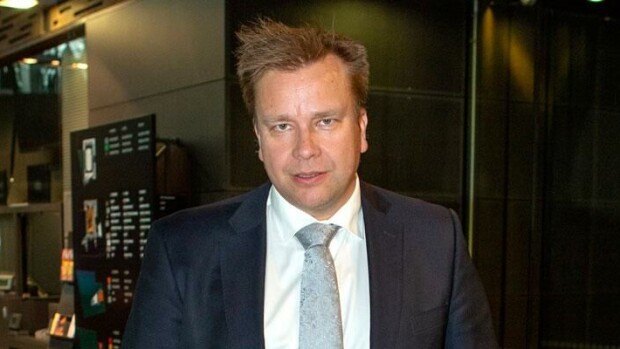 Puolustusministeri Antti Kaikkosen sinkkupäivät ohi - Jannika-rakas on korkeasti koulutettu nuori uratykki! Antti Kaikkonen
