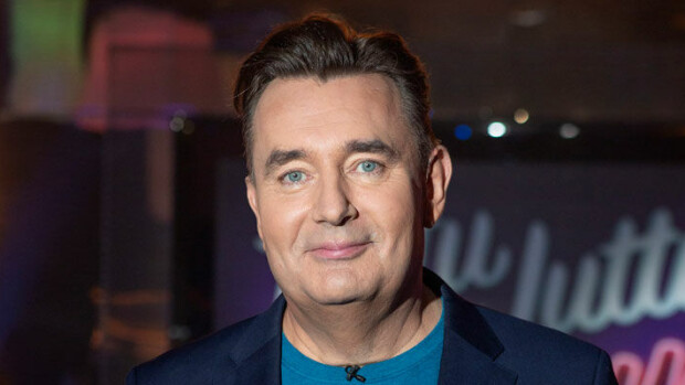 Televisioon palannut Timo Koivusalo aisaparin vaihtumisesta: ”Joel Hallikainen ilmoitti, että hänen osaltaan Tuttu juttu on lopullisesti ohi!” Timo Koivusalo sai uuden aisaparin.