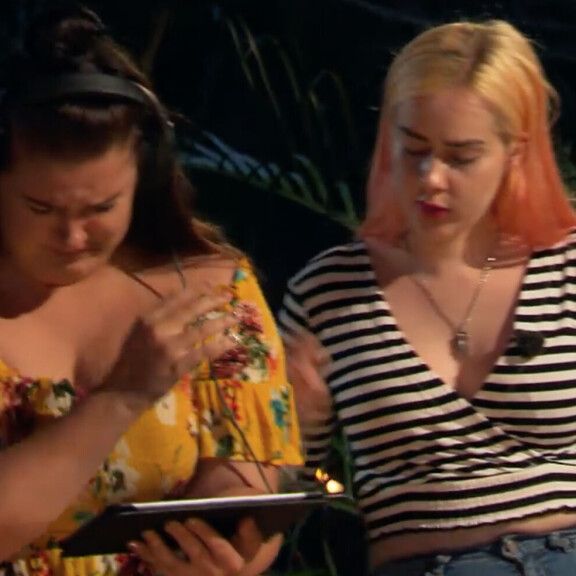 Jälleen yksi parisuhde palasiksi Temptation Island Suomessa! Viivi murtuu iltanuotiolla lohduttomaan itkuun: 'Olen ihan ****n romuna, että mikä juttu' viivi