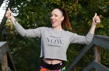 Peppukuningatar Tanja Sundellilta musertavia uutisia sinkkumiehille: Rakastui 7 vuotta nuorempaan komistukseen – ”Muutamme avoliittoon!”