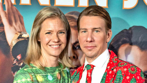 Sonja Kailassaari tutki äitiyspakkausta, somekoira Elsa hämmästyi: 'Tossahan oon minä!?'