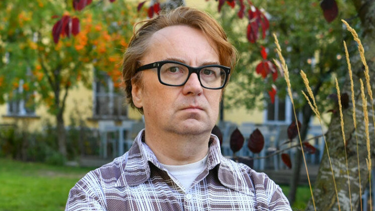 Fingerporilla rahaa tahkoava Pertti Jarla: Törsään pikkuautoihin ja puuveneeseen! Pertti Jarla tekee rahaa sarjakuvilla.