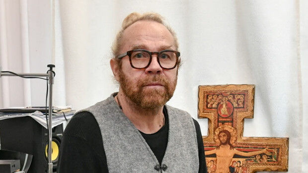 ”Hiki tuli nahkatakin läpi!” Jussi Parviainen avautuu läpimurtoroolistaan – ”En pessyt roolivaatteita kertaakaan!” Jussi Parviainen esitti Juska Paarmaa.