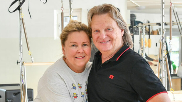Apua terveysvaivoihin! Pepe Willberg ja Pauliina-vaimo aloittivat yhteisen harrastuksen! Pepe Willberg harrastaa pilatesta.