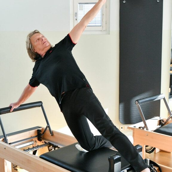 – Olen taivaanrannanmaalari, jolle musiikin tekeminen ja keikkaileminen on harrastus, Pepe kertoo. – Olen taivaanrannanmaalari, jolle musiikin tekeminen ja keikkaileminen on harrastus, Pepe kertoo.