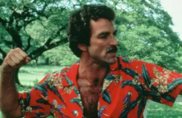 Fanit raivostuivat! Muistatko legendaarisen Magnum-sarjan? Viiksi-macho Tom Selleck vaihdettiin siloposkilatinoon!