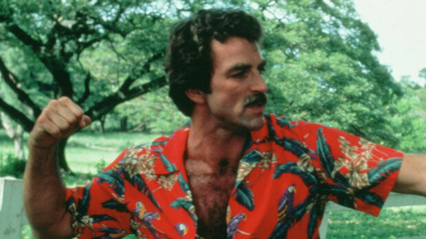 Fanit raivostuivat! Muistatko legendaarisen Magnum-sarjan? Viiksi-macho Tom Selleck vaihdettiin siloposkilatinoon! Tom Selleck on legendaarinen Magnum.