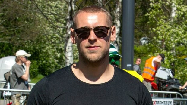 Rakkaudenosoituksia ja yhteiskuvia! Kiinteistöguru Andrei Koivumäki rakastui kuvankauniiseen taiteilijablondiin! Andrei Koivumäki rakastui taiteilijablondiin.