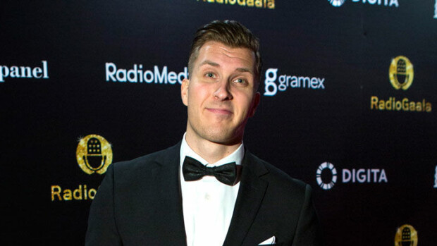 Juhlatuulella! Palkittu radiotähti Köpi Kallio biletti karaokessa! Köpi Kallio biletti karaokessa.