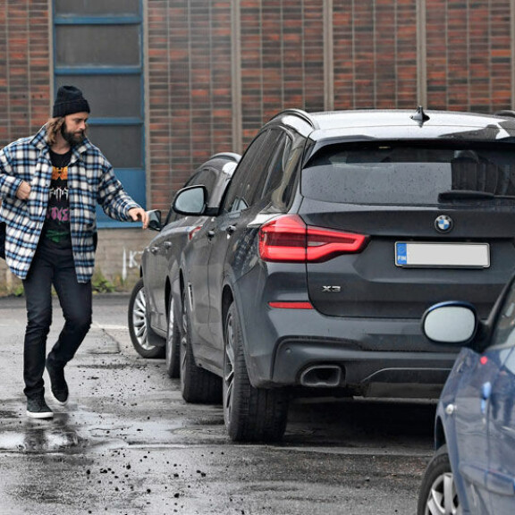 Yli 100 000 euron kiesi! NHL-kaukalot vaatebisnekseen vaihtanut Ville Leino herätti huomiota öky-Bemarillaan – kuva! Ville Leinon auto