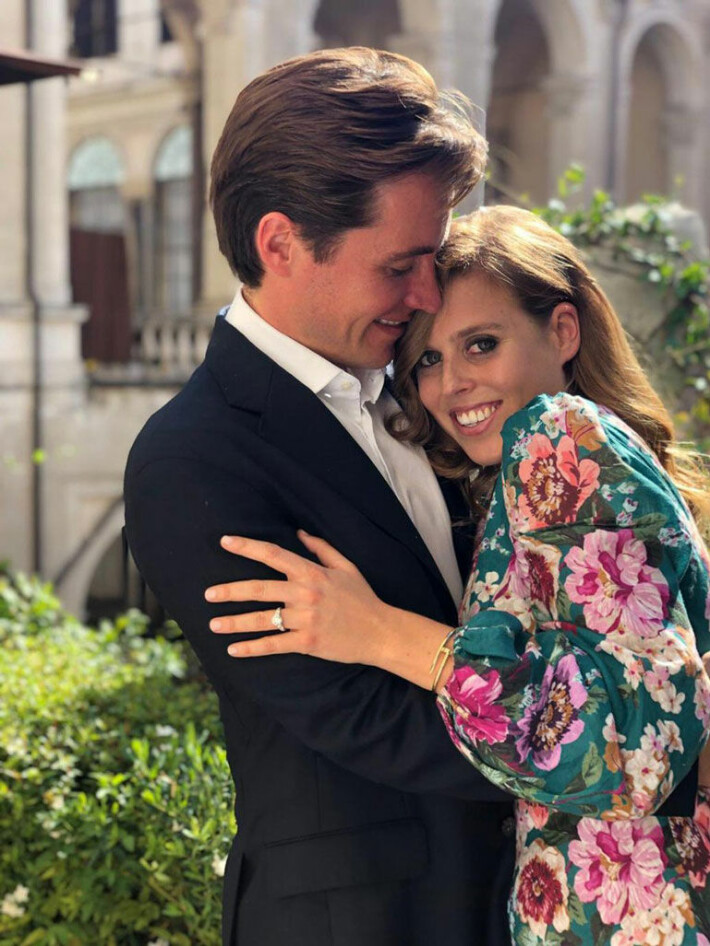 Kuva! Aatelismiljonäärin kanssa kihlautuneen prinsessa Beatricen sormessa kimaltelee timanttisormus! Prinsessa Beatrice