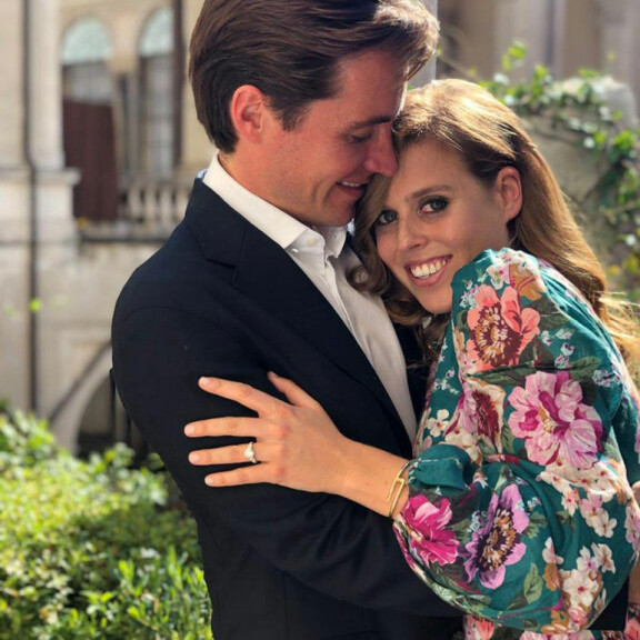 Kuva! Aatelismiljonäärin kanssa kihlautuneen prinsessa Beatricen sormessa kimaltelee timanttisormus! Prinsessa Beatrice