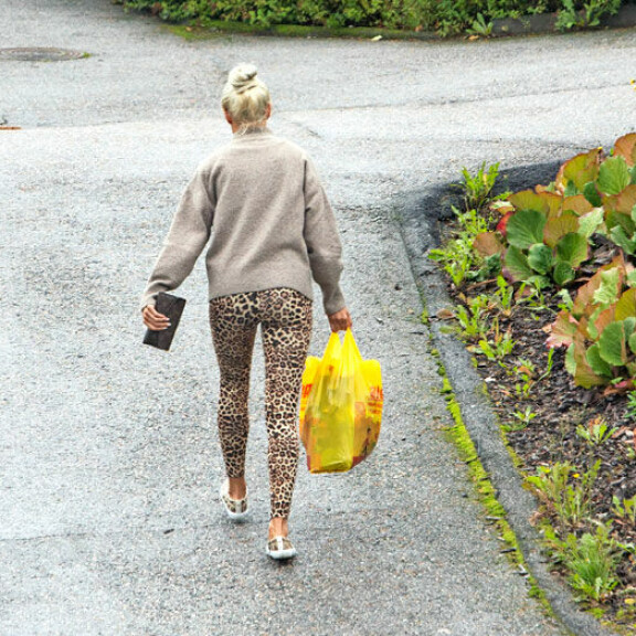 Maisalla ei ollut sormusta nimettömässään salarakkaansa luona. Maisalla ei ollut sormusta nimettömässään salarakkaansa luona..