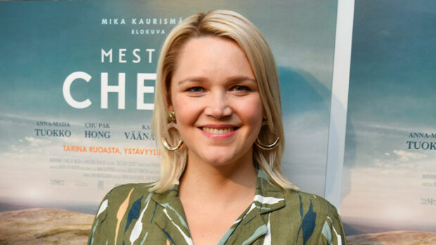 ”Voin todella huonosti koko ajan!” Anna-Maija Tuokko sai tietää olevansa raskaana kesken kuvausten! Anna-Maija Tuokko näytteli Mestari Cheng -elokuvassa.
