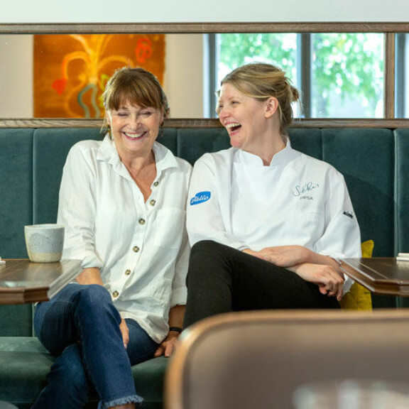 Sikke Sumaria ja Pipsa Hurmerintaa yhdistää samanlainen huumorintaju. Sikke Sumaria ja Pipsa Hurmerintaa yhdistää samanlainen huumorintaju.