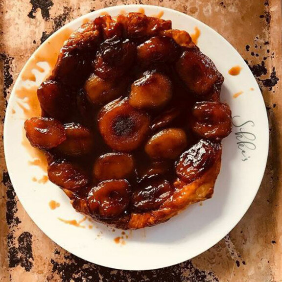 ”Minun oli vain selvittävä!” Sikke Sumari otti valtavan riskin palkatessaan Pipsa Hurmerinnan keittiöönsä – katso menestysravintolan Tarte Tatin -resepti! Tarte Tatin